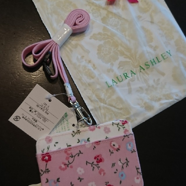 LAURA ASHLEY(ローラアシュレイ)の【タグ付き！新品✨】ローラアシュレイ カードケース レディースのファッション小物(名刺入れ/定期入れ)の商品写真