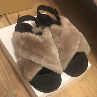 スローブイエナ ファーサンダル