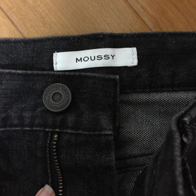 moussy(マウジー)のMoussy waist fit straight denim 黒 デニム レディースのパンツ(デニム/ジーンズ)の商品写真