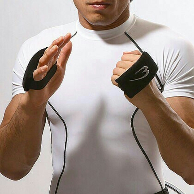 ボディーメーカー  ナックルプロテクター  黒  [拳保護][ボクシング] スポーツ/アウトドアのスポーツ/アウトドア その他(ボクシング)の商品写真