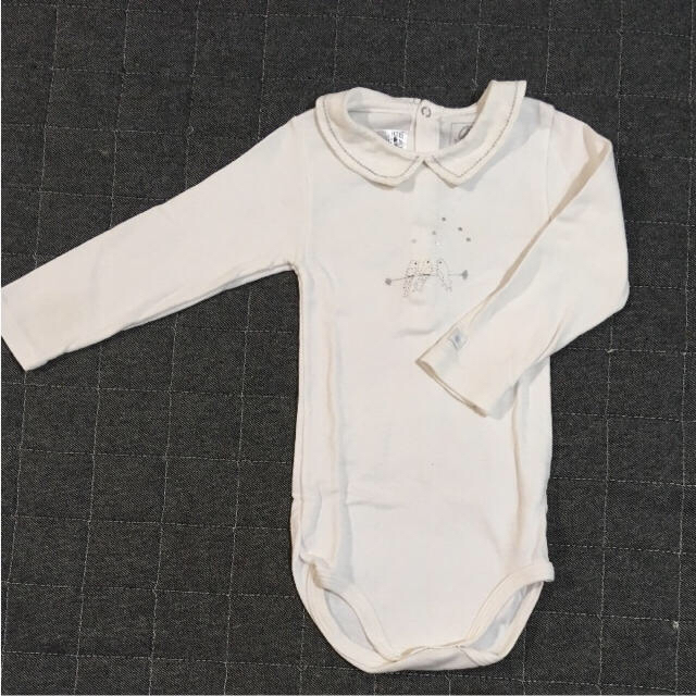 PETIT BATEAU(プチバトー)のプチバトー 襟付き小鳥柄ロンパース 18m キッズ/ベビー/マタニティのベビー服(~85cm)(ロンパース)の商品写真