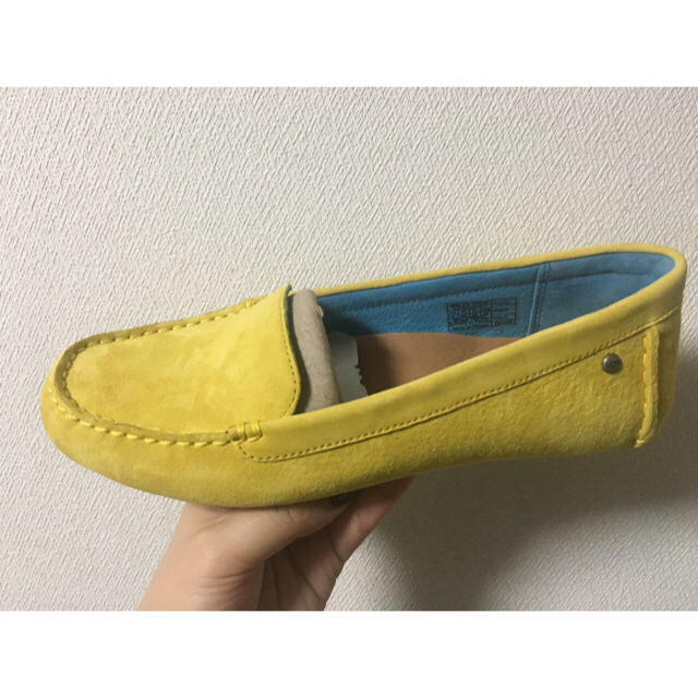 UGG(アグ)の※値下げ中☆新品未使用☆UGG MILANA 黄色 24cm (※完売カラー) レディースの靴/シューズ(スリッポン/モカシン)の商品写真