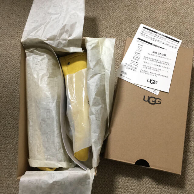 UGG(アグ)の※値下げ中☆新品未使用☆UGG MILANA 黄色 24cm (※完売カラー) レディースの靴/シューズ(スリッポン/モカシン)の商品写真