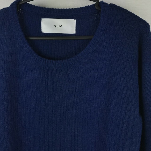 AKM(エイケイエム)の美品 AKM 長袖クルーネックニット ダークブルー サイズM メンズのトップス(ニット/セーター)の商品写真