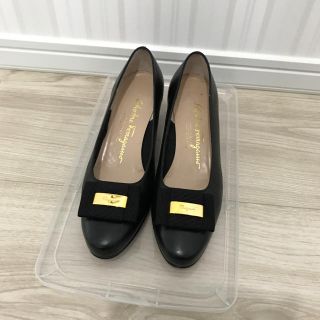 サルヴァトーレフェラガモ(Salvatore Ferragamo)のフェラガモ パンプス 黒 5ハーフc(ハイヒール/パンプス)