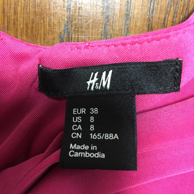 H&M(エイチアンドエム)のH&M ピンクワンピース レディースのワンピース(ひざ丈ワンピース)の商品写真