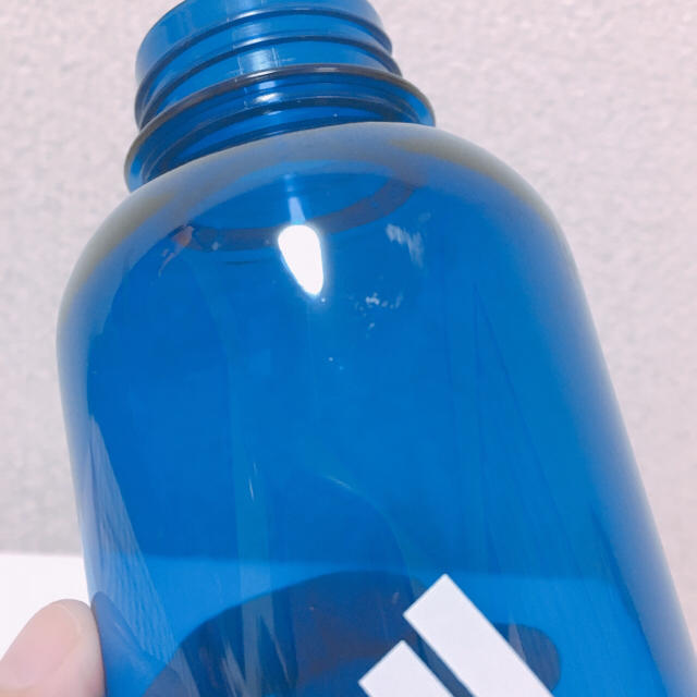 adidas(アディダス)の♡未使用♡ アディダス ボトル カラビナ付き インテリア/住まい/日用品のキッチン/食器(タンブラー)の商品写真