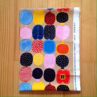 マリメッコ(marimekko)の残り僅か！1/2サイズ 日本未入荷 生地(その他)