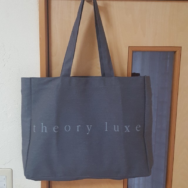 Theory luxe(セオリーリュクス)の【新品・値下げ】Theory luxe BIGトート　エクラ10月号付録 レディースのバッグ(トートバッグ)の商品写真