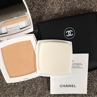 シャネル(CHANEL)のCHANEL パウダリー ファンデーション 21ベージュ 艶やかな仕上がり(ファンデーション)