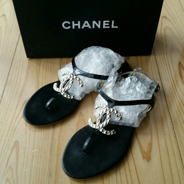 CHANEL(シャネル)の正規品　シャネル　ロゴサンダル　37 レディースの靴/シューズ(サンダル)の商品写真