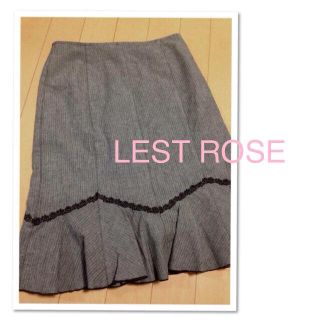 レストローズ(L'EST ROSE)のl'est rose ＊ スカート(ひざ丈スカート)