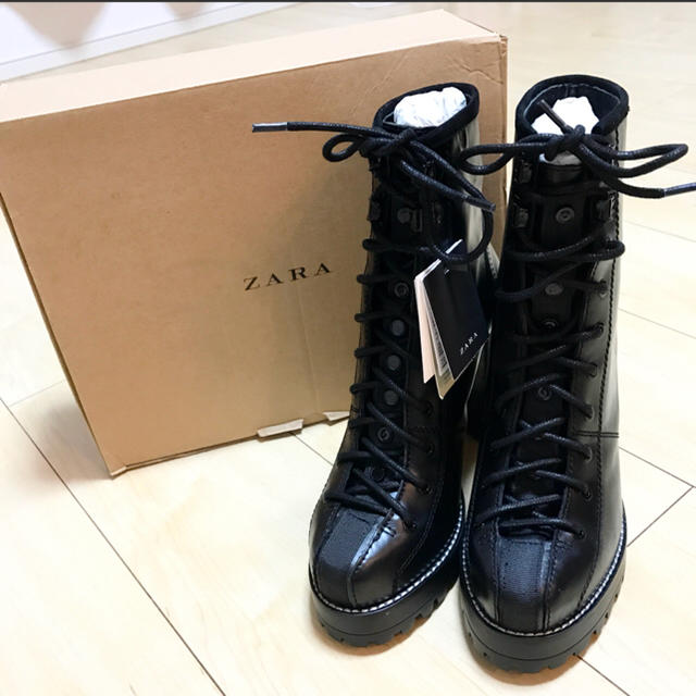 ZARA(ザラ)の本日まで❗️新品タグ付き ZARA レースアップヒールショートブーツ レディースの靴/シューズ(ブーツ)の商品写真