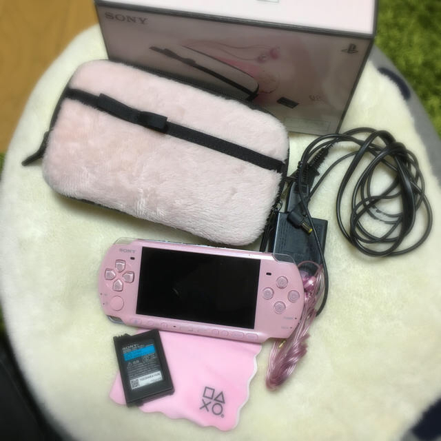 PlayStation Portable(プレイステーションポータブル)の専用 PSP ブロッサムピンク エンタメ/ホビーのゲームソフト/ゲーム機本体(携帯用ゲーム機本体)の商品写真
