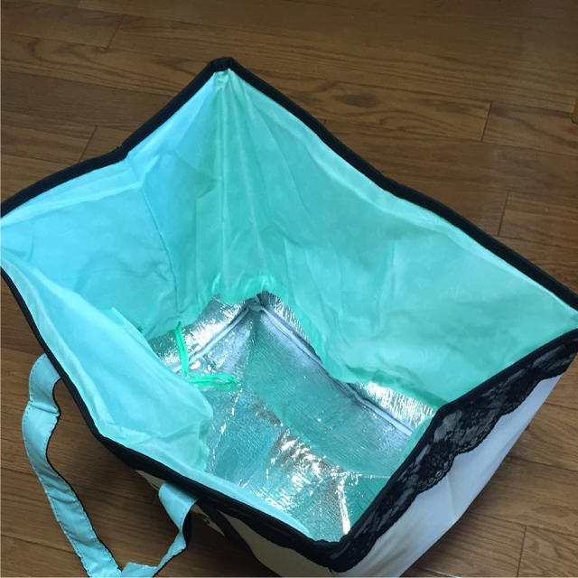 Disney(ディズニー)の未使用 ‼︎ リトルマーメイド アリエル 保冷バッグ レディースのバッグ(トートバッグ)の商品写真