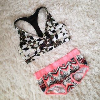 ヴィクトリアズシークレット(Victoria's Secret)の新品　Victoria's Secret スポブラ & PINK ショーツ(ブラ&ショーツセット)