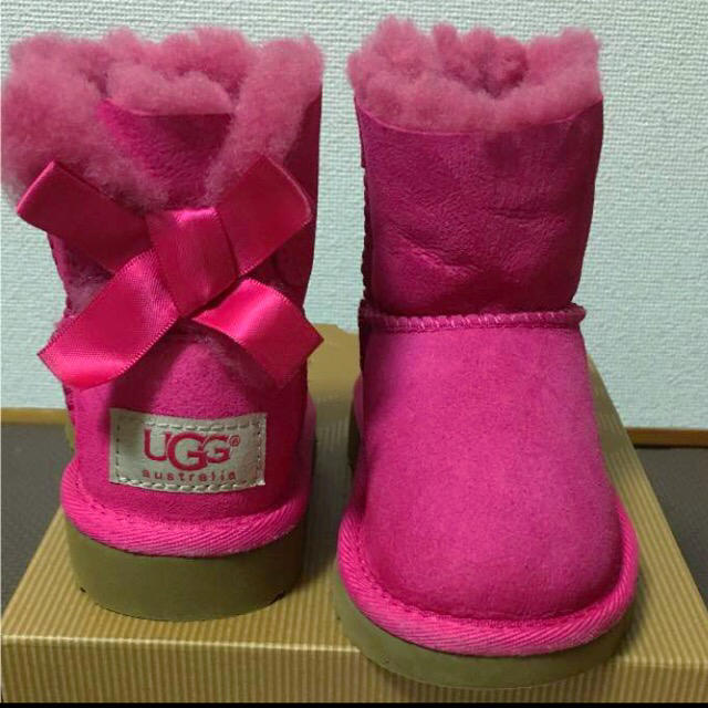 UGG(アグ)のももちゃん様☆専用【1度着用】UGG 13.5㎝ ムートンブーツ アグ キッズ/ベビー/マタニティのベビー靴/シューズ(~14cm)(ブーツ)の商品写真