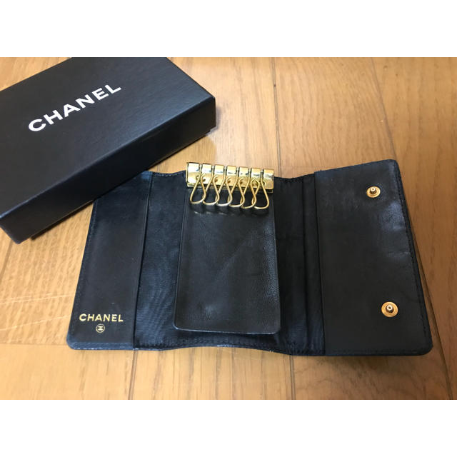 CHANEL(シャネル)のCHANELシャネル・キャビアスキン6連キーケース レディースのファッション小物(キーケース)の商品写真