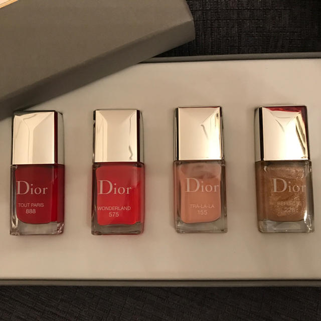 Christian Dior(クリスチャンディオール)の【新品未使用】Diorマニュキア コスメ/美容のネイル(マニキュア)の商品写真