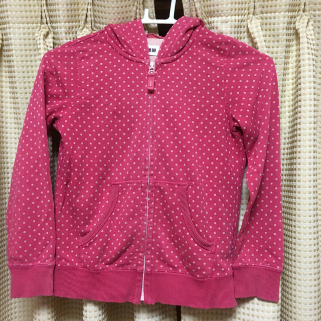 UNIQLO(ユニクロ)のピンクドットパーカー 130 キッズ/ベビー/マタニティのキッズ服女の子用(90cm~)(ジャケット/上着)の商品写真