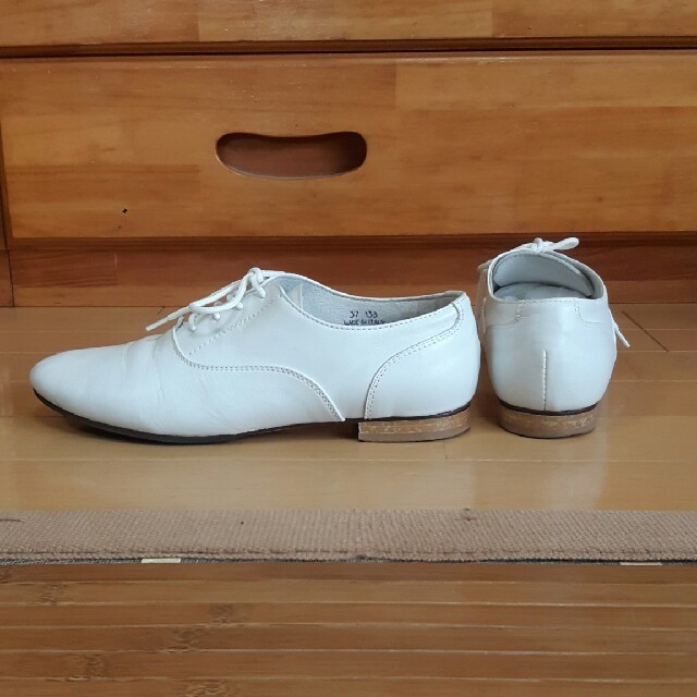 TENACE　白レザーシューズ　37 レディースの靴/シューズ(ローファー/革靴)の商品写真