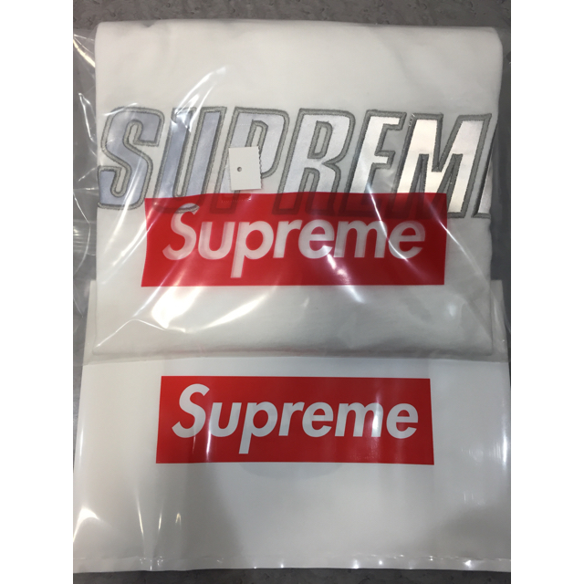 Supreme(シュプリーム)のSupreme メタリックロゴ　ロングＴシャツ　Ｍサイズ メンズのトップス(Tシャツ/カットソー(七分/長袖))の商品写真