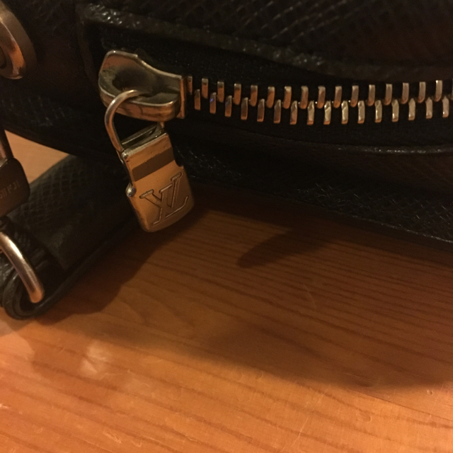 人気ブランド VUITTON LOUIS - セカンドバッグ タイガ ルイヴィトン ...
