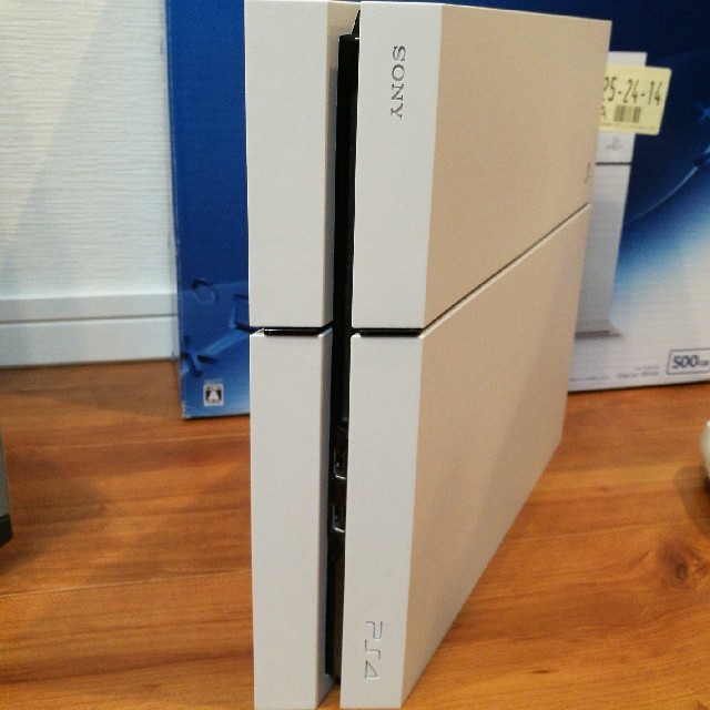 PlayStation(プレイステーション)のPS4 CHU-1200A B02 500GB Glacier White エンタメ/ホビーのゲームソフト/ゲーム機本体(家庭用ゲーム機本体)の商品写真