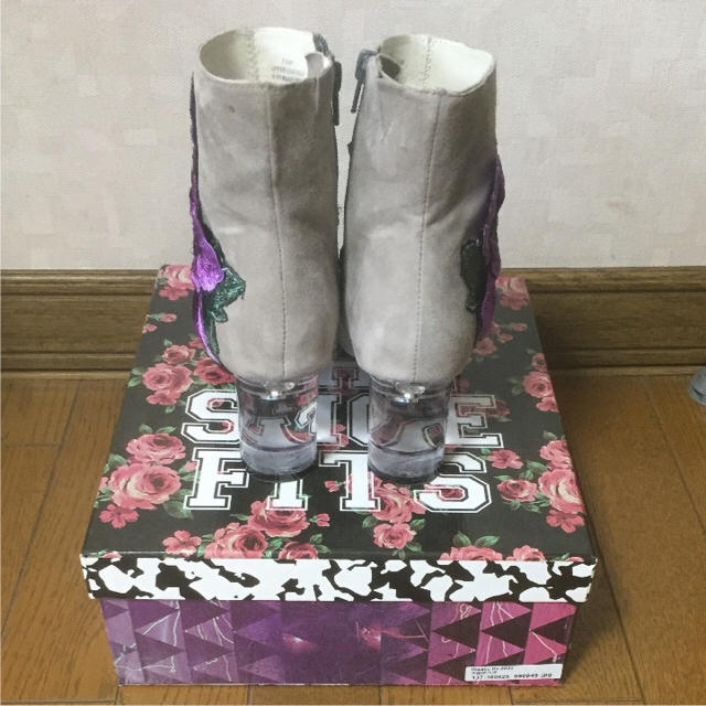 JEFFREY CAMPBELL(ジェフリーキャンベル)のJEFFREY CAMPBELL×ROSE BUD フラワー刺繍 ショートブーツ レディースの靴/シューズ(ブーツ)の商品写真