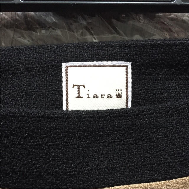 tiara(ティアラ)の【新品同様】ティアラ 洗練 配色スカート レディースのスカート(ひざ丈スカート)の商品写真