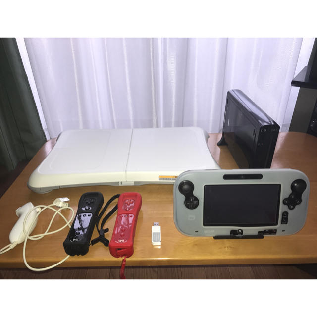 ショッピング激安 wiiUとリモコン2個・ヌンチャク・バランスボードほか