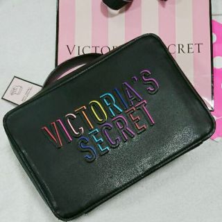 ヴィクトリアズシークレット(Victoria's Secret)の【ポーチ3つ付き】Victorias Secret新品トラベルケース(ポーチ)