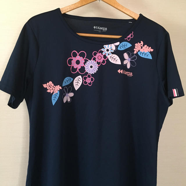 Kaepa(ケイパ)のKaepa ネイビー 花柄 Tシャツ レディースのトップス(Tシャツ(半袖/袖なし))の商品写真