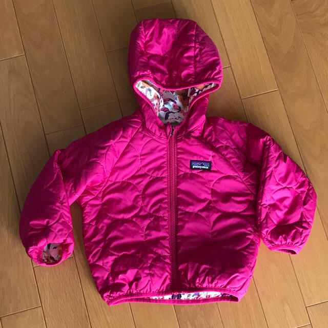 patagonia(パタゴニア)のパタゴニア リバーシブルジャンパー 18Ｍ (80〜90cm)patagonia キッズ/ベビー/マタニティのベビー服(~85cm)(ジャケット/コート)の商品写真