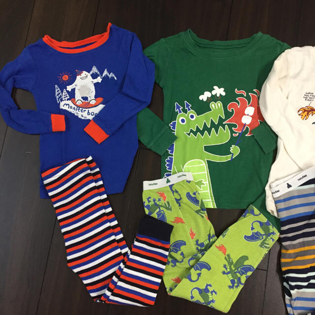 babyGAP(ベビーギャップ)のbabyGap パジャマ4set キッズ/ベビー/マタニティのキッズ服男の子用(90cm~)(パジャマ)の商品写真