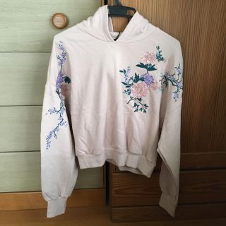 ベルシュカ(Bershka)の刺繍パーカー(パーカー)