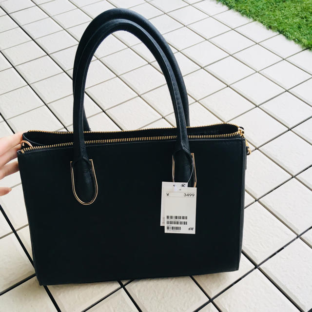 H&M(エイチアンドエム)の新品未使用タグ付き  黒バック レディースのバッグ(ハンドバッグ)の商品写真