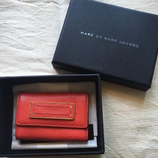 マークバイマークジェイコブス(MARC BY MARC JACOBS)のmarc by marc jacobs 赤レザーキーケース 箱無し値引き済み(キーケース)