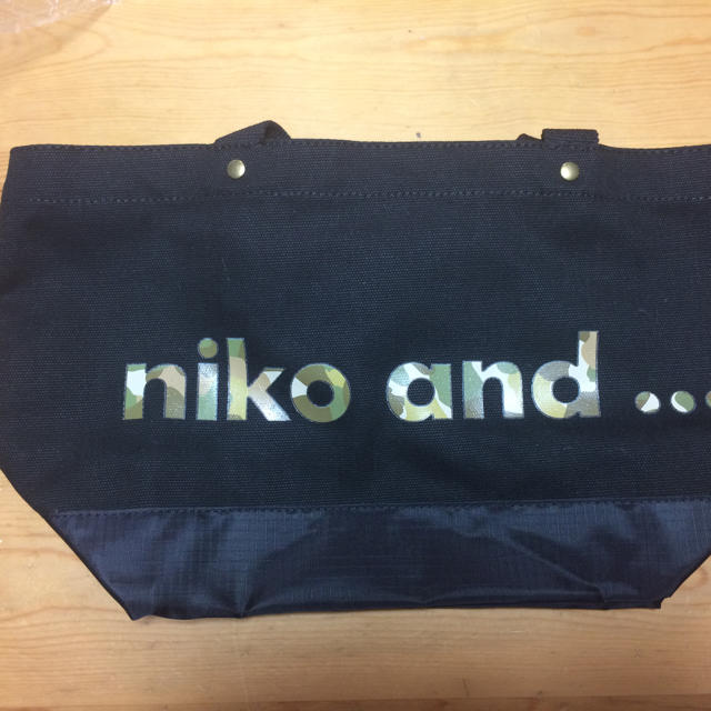 niko and...(ニコアンド)のNiko and ... ロゴトートMサイズ  新品＊未使用 レディースのバッグ(トートバッグ)の商品写真