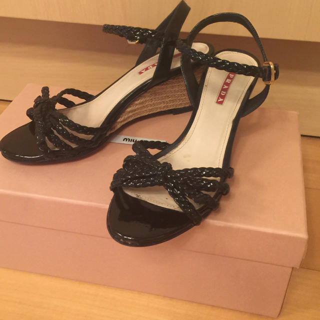 PRADA(プラダ)のプラダ 黒のサンダル 35 レディースの靴/シューズ(サンダル)の商品写真