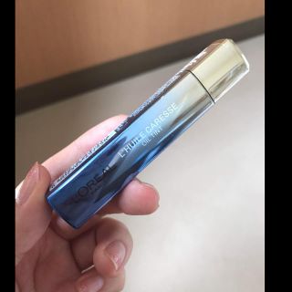 ロレアルパリ(L'Oreal Paris)のユイルカレス 未開封 新品！(リップグロス)