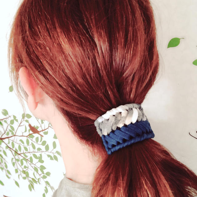 やわらかバレッタ風ヘアゴム スター×カーキ ハンドメイドのアクセサリー(ヘアアクセサリー)の商品写真