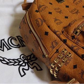 エムシーエム(MCM)の美品 MCM リュック スタッズ Sサイズ 正規品 (リュック/バックパック)