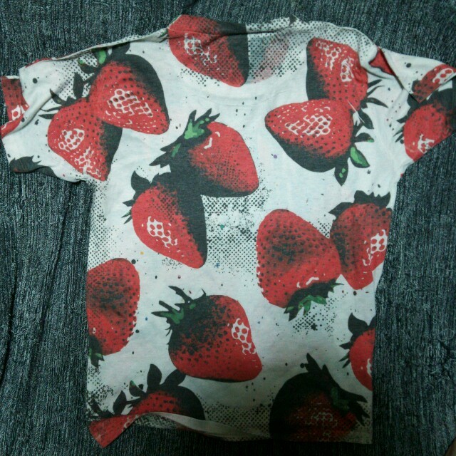 FUNKY FRUIT(ファンキーフルーツ)の個性派✞ストロベリーTシャツ レディースのトップス(Tシャツ(半袖/袖なし))の商品写真