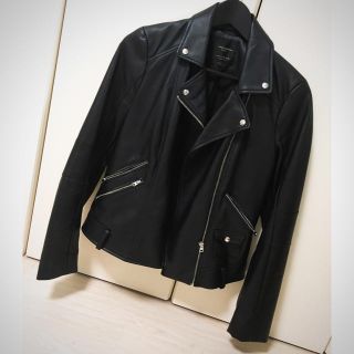 ザラ(ZARA)の大人気 フェイクレザーライダース(ライダースジャケット)