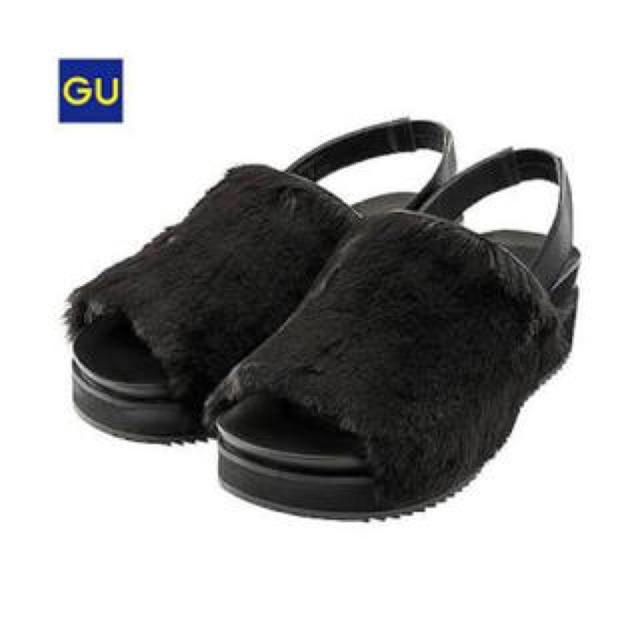 GU(ジーユー)のGU ファーサンダル 昨年完売商品 レディースの靴/シューズ(サンダル)の商品写真