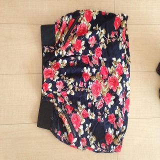 フォーエバートゥエンティーワン(FOREVER 21)の♡Forever21花柄タイトミニスカ♡(ミニスカート)