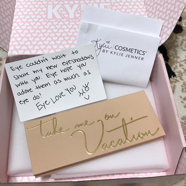 Kylie Cosmetics(カイリーコスメティックス)の新品☆正規品 カイリーコスメティック アイシャドウパレット16色 コスメ/美容のベースメイク/化粧品(アイシャドウ)の商品写真