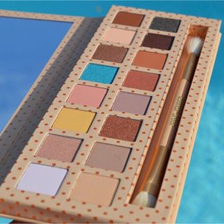 カイリーコスメティックス(Kylie Cosmetics)の新品☆正規品 カイリーコスメティック アイシャドウパレット16色(アイシャドウ)