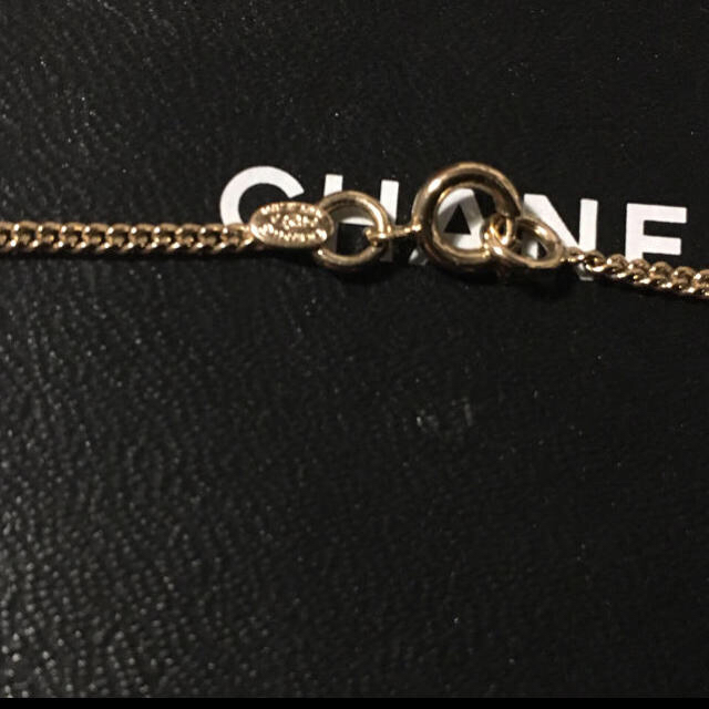 CHANEL(シャネル)の【最終値下げ】シャネル 香水 モチーフ ネックレス レディースのアクセサリー(ネックレス)の商品写真